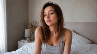 Cabello fino sin forma al despertar: hábitos nocturnos para no aplastarlo