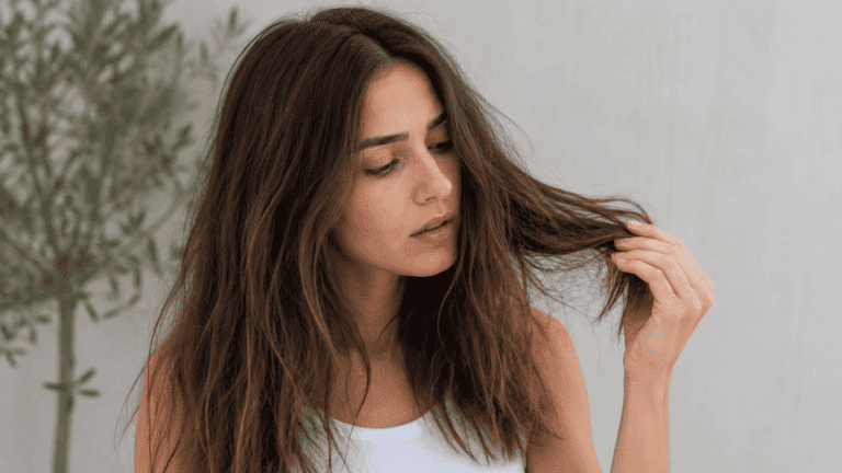 Los 5 errores al lavar el cabello que apagan el brillo aunque uses buenos productos