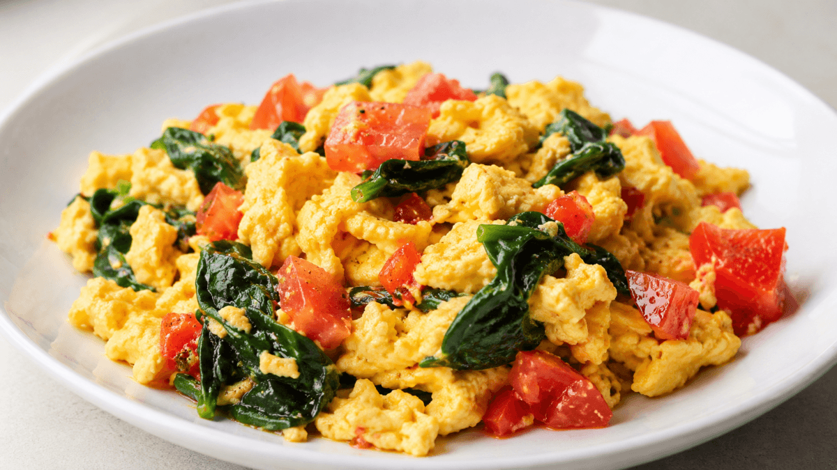 Huevos revueltos con vegetales
