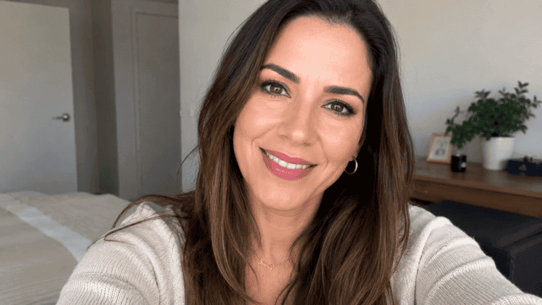 El truco del corrector que rejuvenece la mirada en segundos