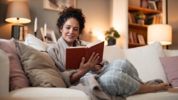 Reset de domingo, underconsumption core y otras modas que sí vale la pena probar una semana