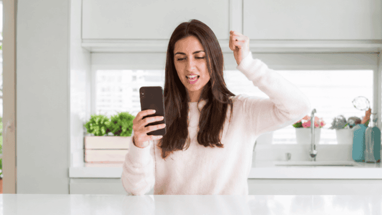 5 mensajes de texto que NO debes mandar a tu pareja durante un malentendido