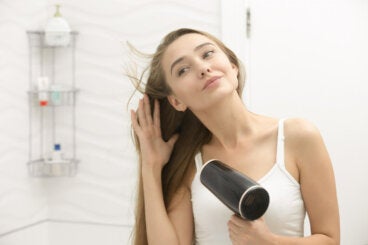 Cómo secar el pelo sin castigar las puntas cuando vas con prisa
