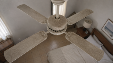 Ventilador de techo con polvo: cómo limpiarlo sin repartir suciedad por la habitación