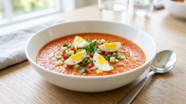 Cena con gazpacho: 4 acompañamientos fáciles para no quedarte con hambre después