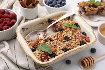 Avena horneada: el desayuno fácil que preparas una vez y resuelve toda tu semana
