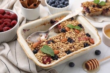 Avena horneada: el desayuno fácil que preparas una vez y resuelve toda tu semana