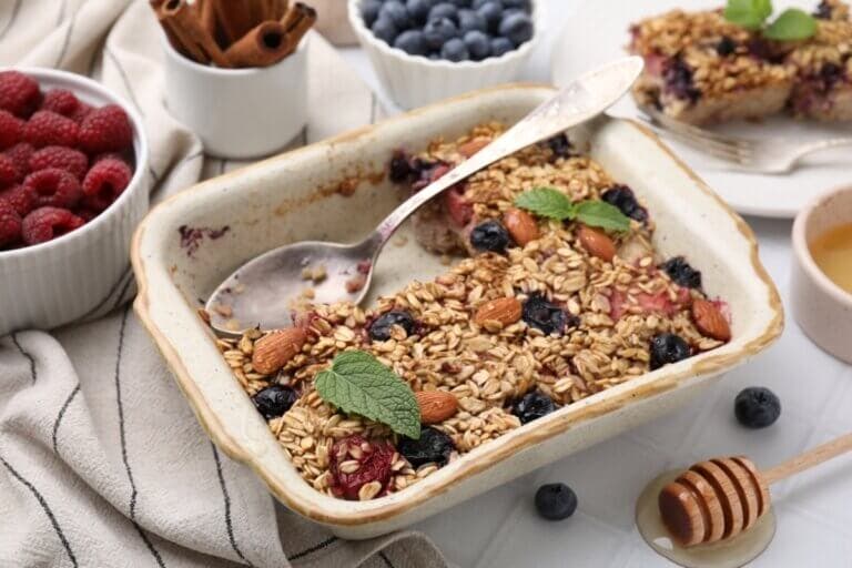 Avena horneada: el desayuno fácil que preparas una vez y resuelve toda tu semana