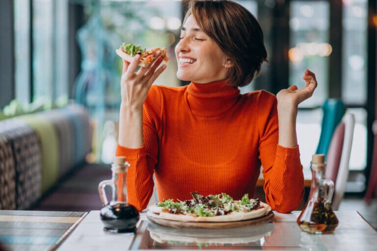 ¿Cuál es la mejor hora para almorzar? Depende más de tu rutina que del reloj