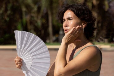 Menopausia y verano: cómo seguir disfrutando sin que el calor te pare