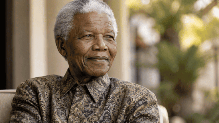 Nelson Mandela: "La mayor gloria no es no caer nunca, sino levantarse siempre"