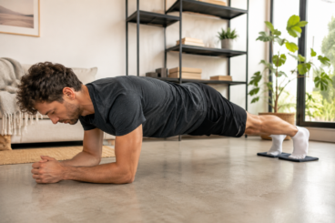 Planchas con calcetines: 3 ejercicios para trabajar más el abdomen