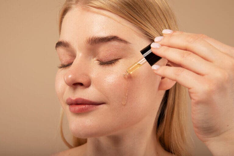 El mito del retinol en verano: cuándo puedes usarlo y qué cuidados tener