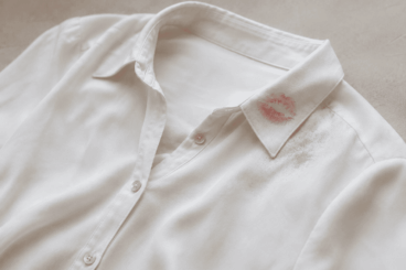 Cómo quitar manchas de maquillaje de la ropa blanca sin dañarla