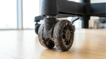 Ruedas de la silla de escritorio: 5 consejos para limpiarlas sin desmontarlas por completo
