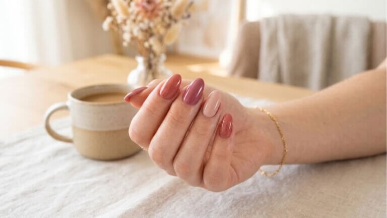 Manicura de tres colores