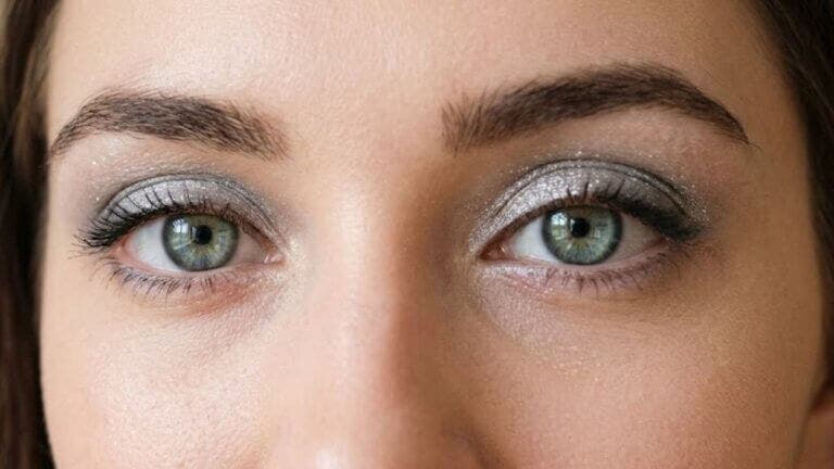 Ojos grises y plata
