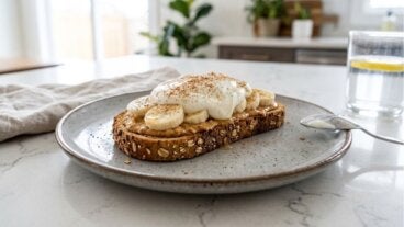 5 tostadas para desayunar con proteína, fruta o verduras cada mañana