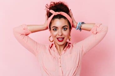 6 accesorios para dar estilo al cabello rizado sin aplastar su volumen