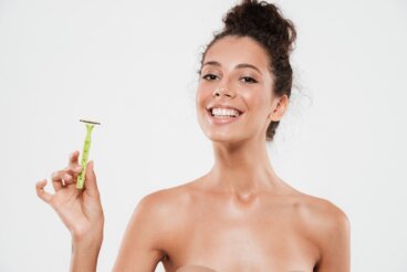 ¿Te depilas con cuchilla la zona íntima? Así puedes reducir la irritación