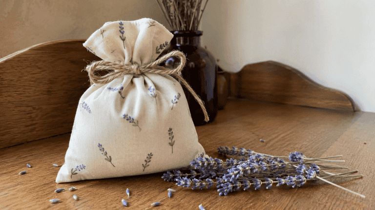 Como hacer una bolsita de lavanda que perfuma tu almohada y reconforta tus noches