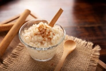 Arroz con leche más cremoso: el truco de cocer primero el arroz en agua