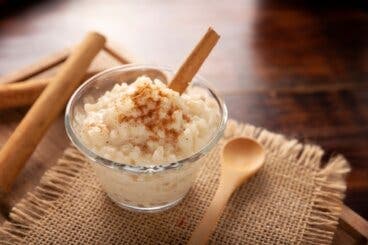 Arroz con leche más cremoso: el truco de cocer primero el arroz en agua
