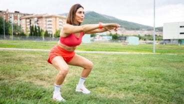 Levantar los talones y otros 5 errores al hacer sentadillas que frenan tu progreso