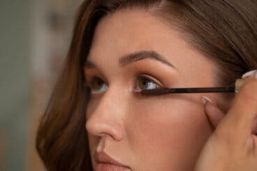 ¿Qué colores de sombra favorecen los ojos cafés? 7 opciones que mejor funcionan