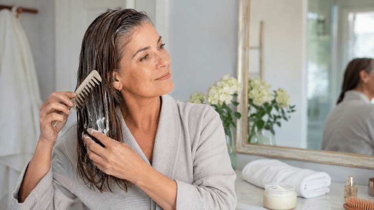 Cabello en la menopausia: 7 consejos para fortalecerlo y que se vea con más volumen