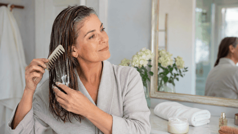 Cabello en la menopausia: 7 consejos para fortalecerlo y que se vea con más volumen
