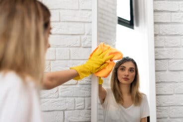 Cómo usar correctamente el limpiacristales para evitar marcas en los espejos