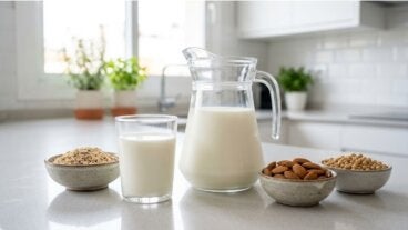 Bebida de avena, soja o almendra: ¿cuál elegir para empezar el día?