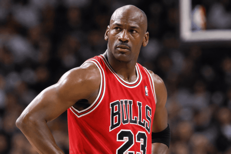 Michael Jordan: "El talento gana partidos, pero el trabajo en equipo y la inteligencia ganan campeonatos"