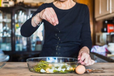 Cómo reducir la sal en las comidas sin perder sabor: 8 trucos que funcionan