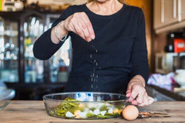 Cómo reducir la sal en las comidas sin perder sabor: 8 trucos que funcionan
