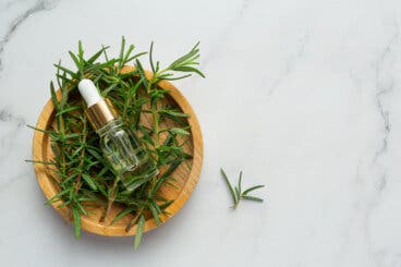 Haz esta ducha aromática con romero para iniciar tu semana con nueva energía