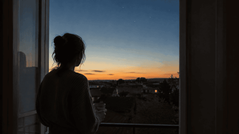 Rabindranath Tagore: "Si lloras por haber perdido el sol, tampoco verás las estrellas"