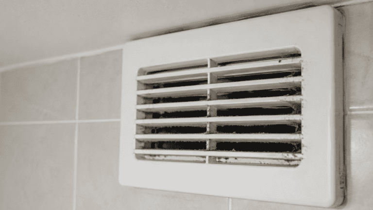Rejilla de ventilación del baño con polvo pegajoso: 5 cosas que debes revisar