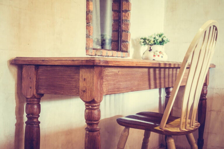 5 cosas que puedes revisar antes de tirar un mueble viejo