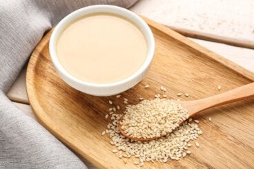 Tahini, aderezos y rebozados: 7 usos para las semillas de ajonjolí en tus recetas