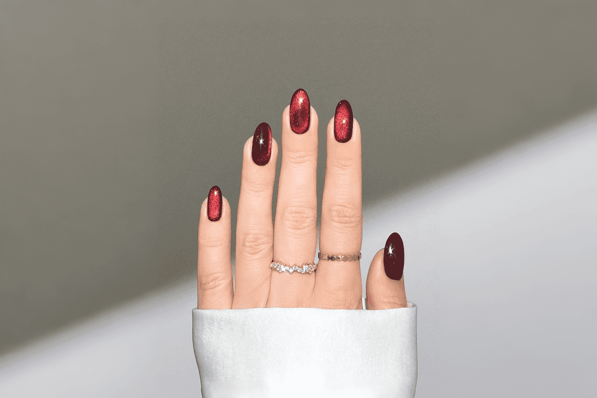Uñas velvet color cereza
