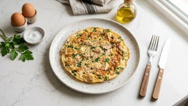 Cena proteica con una lata de atún y 2 huevos que está lista en minutos