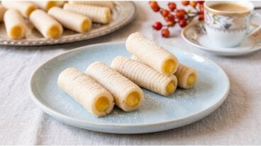 El truco para que la masa de los huesos de santo quede fina y no se rompa