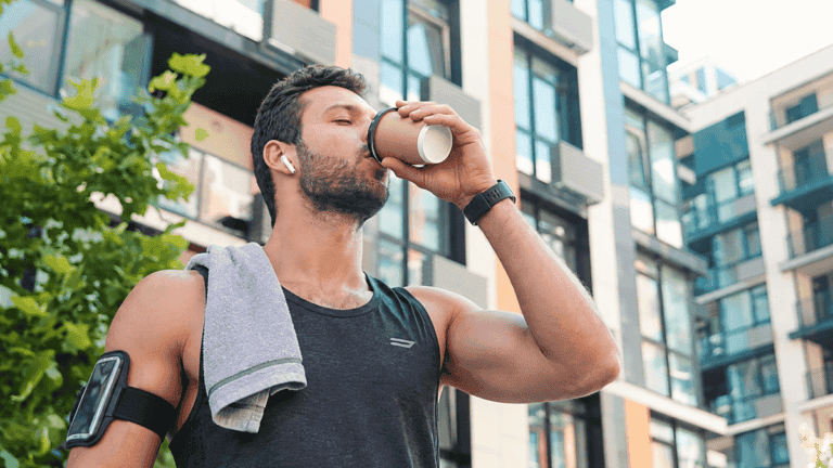 ¿Tomar café antes de correr? Así influye la cafeína en tu rendimiento y tu energía