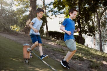 20 minutos de caminata podrían favorecer la atención de los niños, según nuevas investigaciones