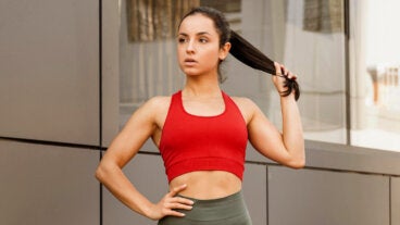 El error al hacerte una coleta para entrenar que puede dañar la línea del cabello