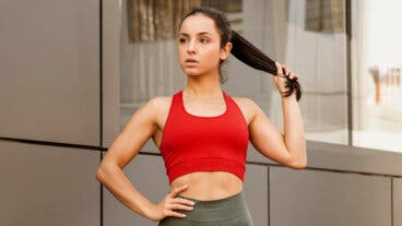 El error al hacerte una coleta para entrenar que puede dañar la línea del cabello
