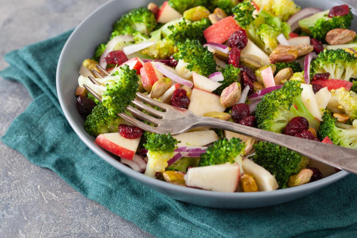 Ensalada de brócoli con frutos secos