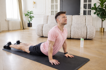 Flexiones hindúes: la variante para fortalecer el pecho y mejorar la movilidad de tus hombros